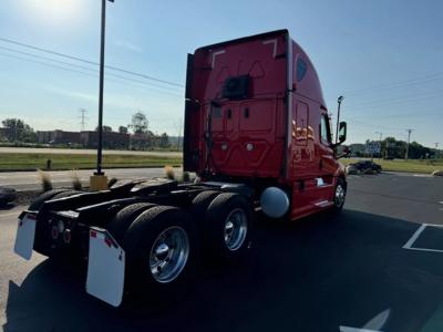 2021 Freightliner Cascadia | Thumbnail Photo 6 of 13