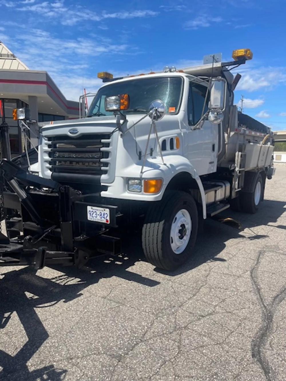 2007 Sterling L7500 | Photo 2 of 15