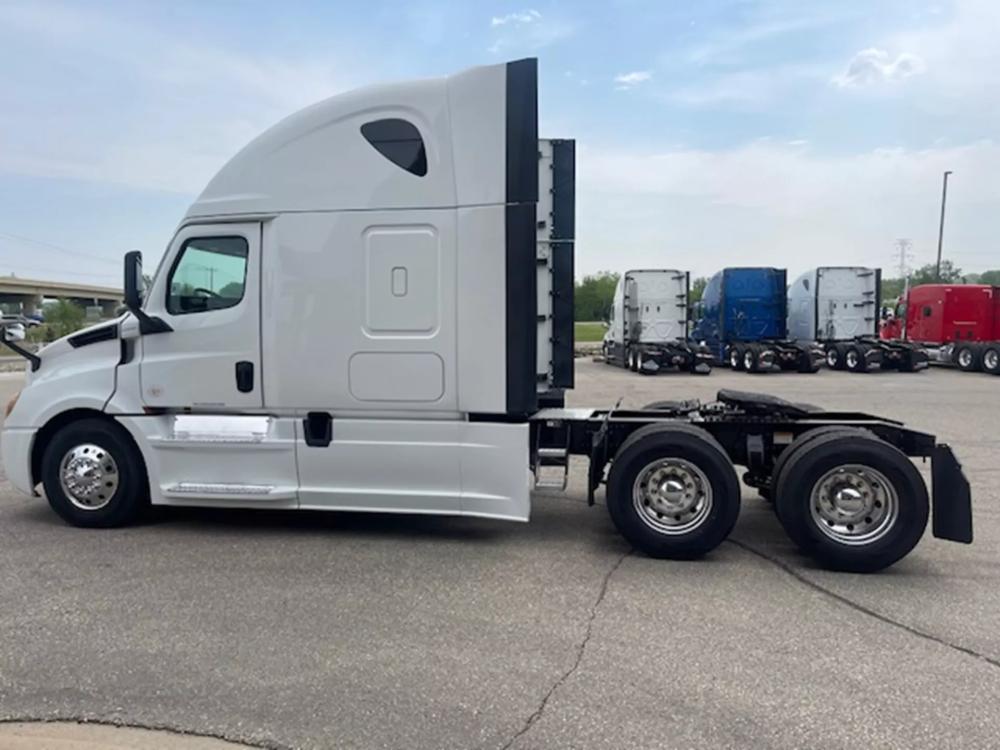 2019 Freightliner Cascadia | Photo 5 of 8