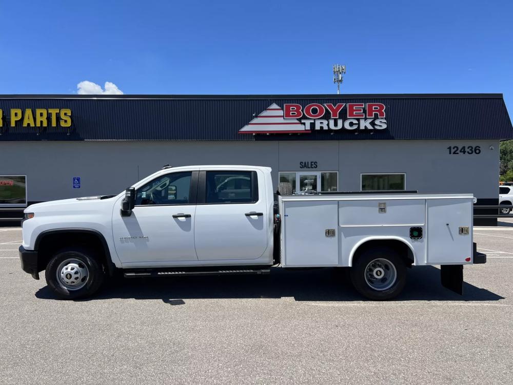 2022 Chevrolet 3500 | Photo 2 of 21