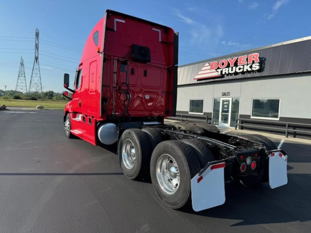 2021 Freightliner Cascadia | Photo 8 of 13