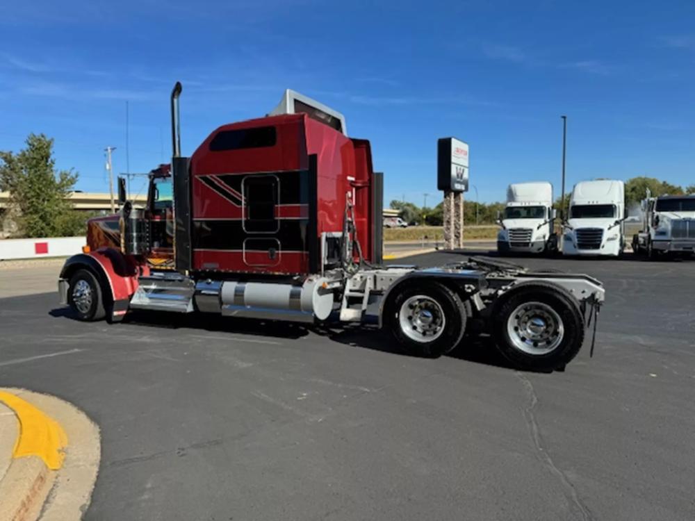 2022 Kenworth W9 Series | Photo 5 of 11