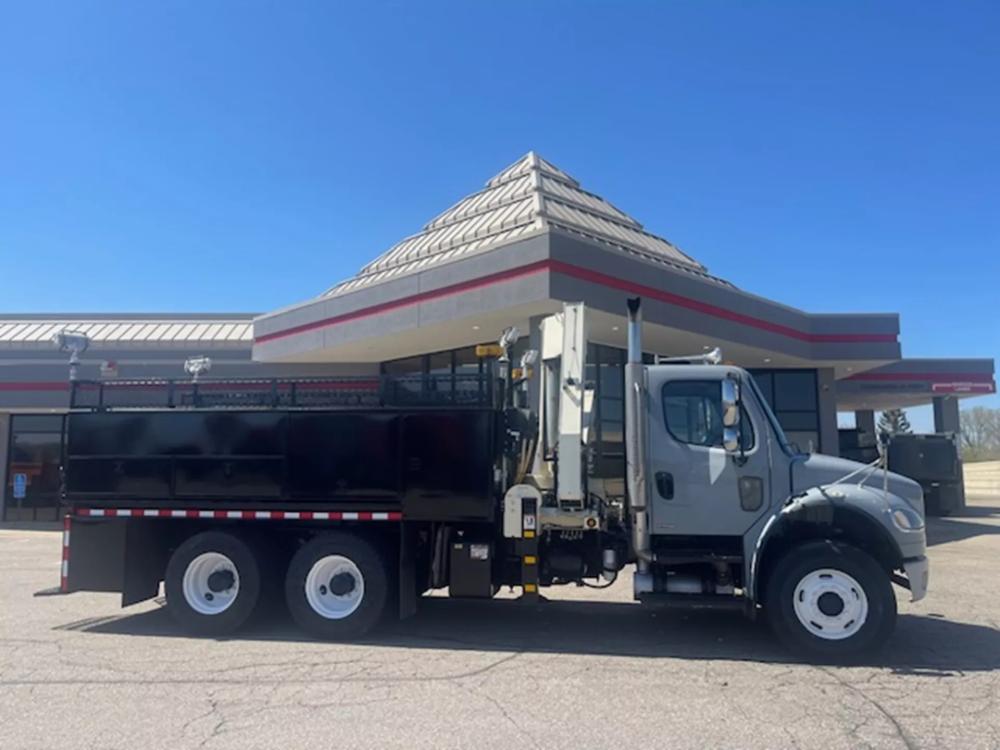 2007 Freightliner M2 106 | Photo 1 of 23