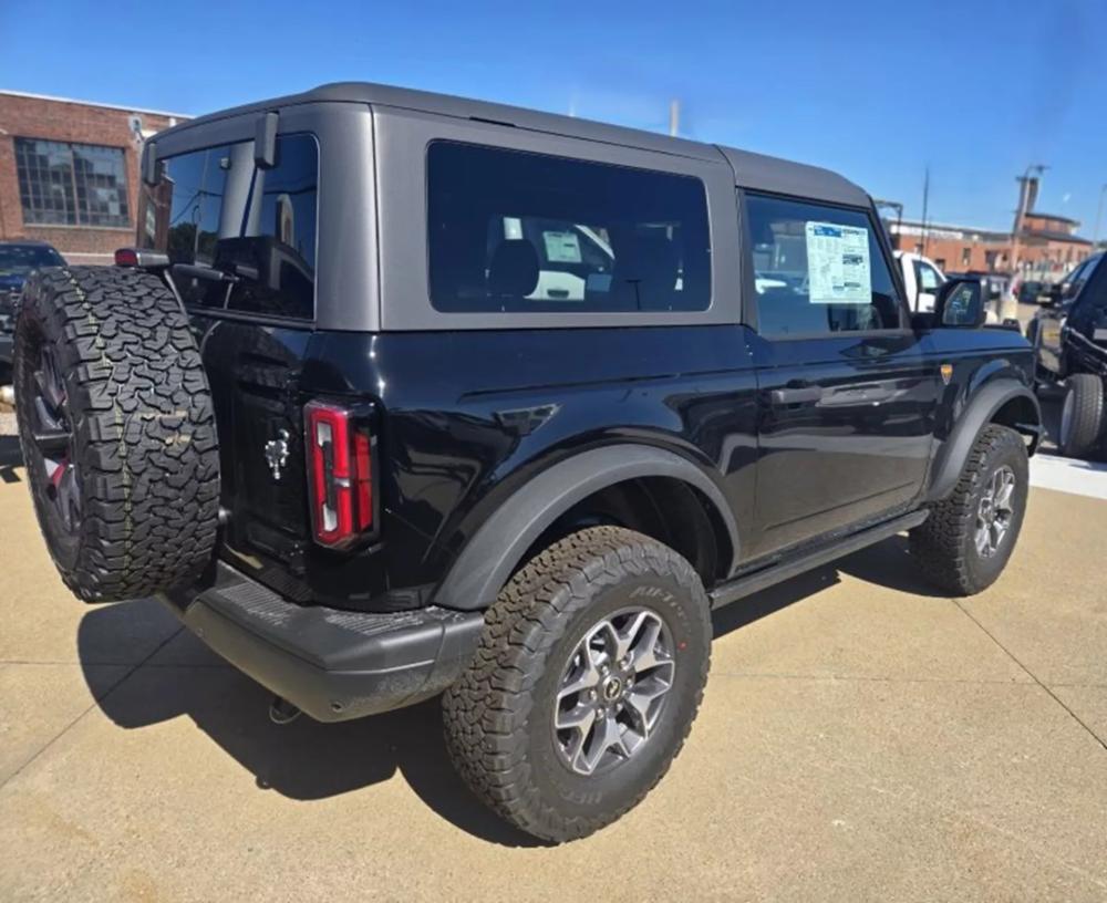 2024 Ford Bronco | Photo 3 of 11