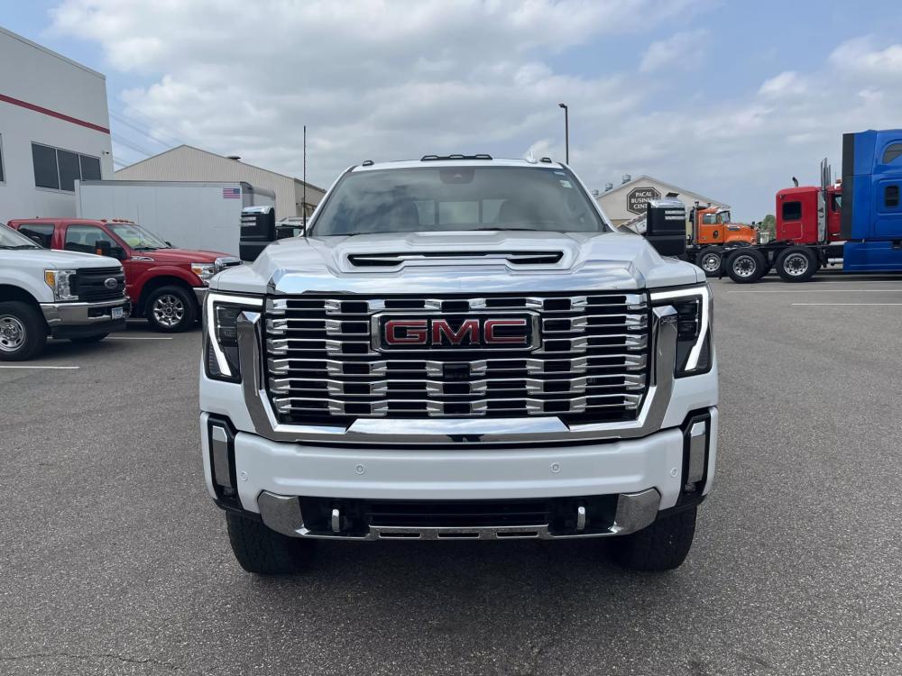 2024 Gmc Denali | Photo 16 of 19