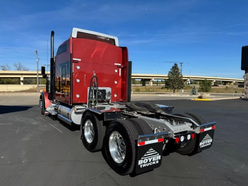 2022 Kenworth W9 Series | Photo 4 of 11