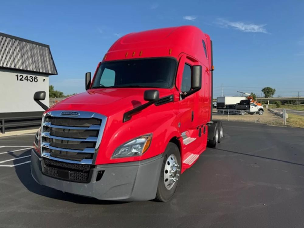 2021 Freightliner Cascadia | Photo 2 of 13