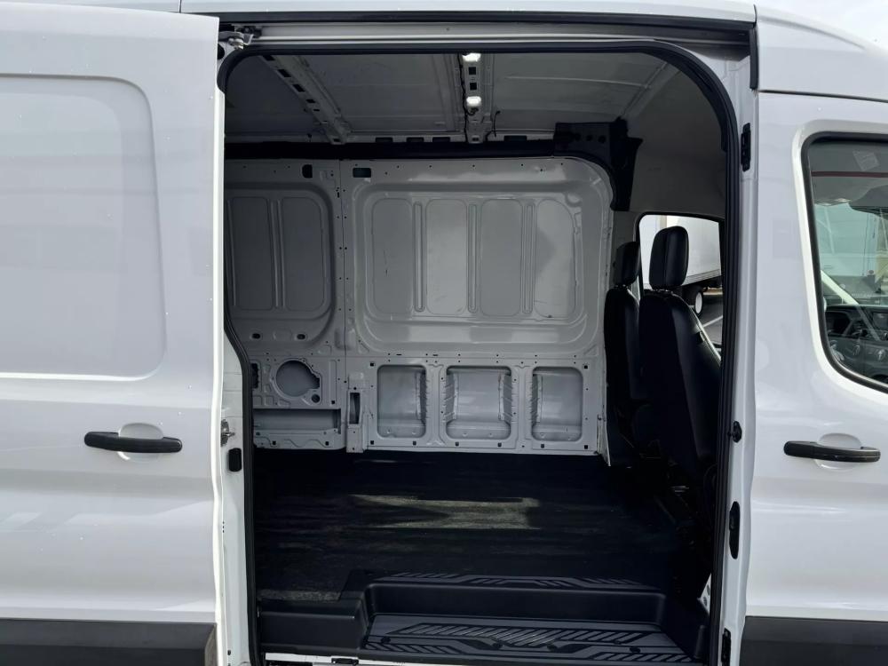 2023 Ford Transit | Photo 17 of 21