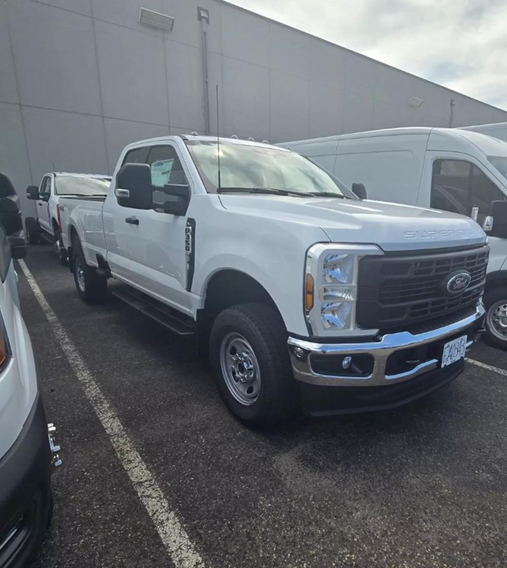 2024 Ford F-350 | Photo 10 of 11