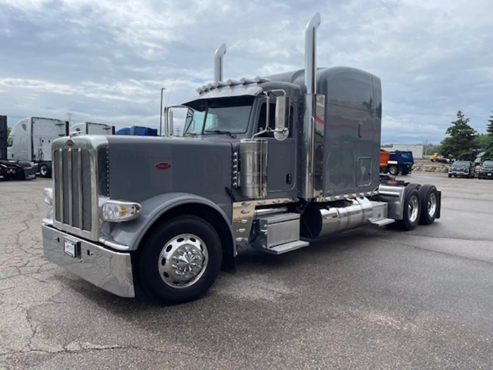 2022 Peterbilt 389 | Photo 8 of 13