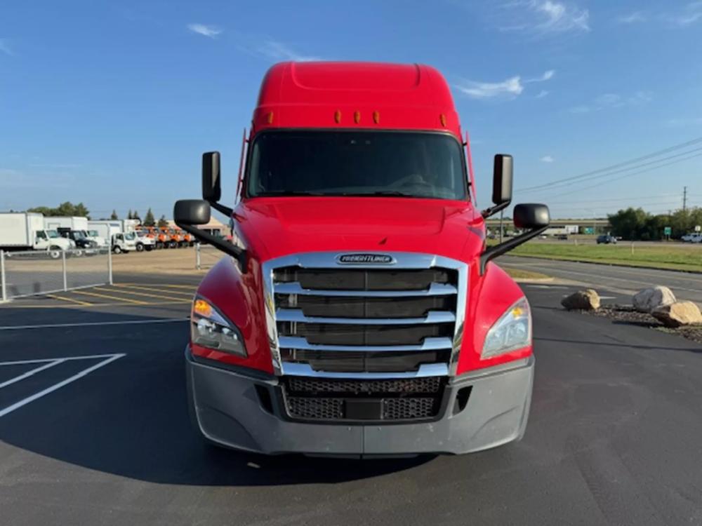 2021 Freightliner Cascadia | Photo 3 of 13