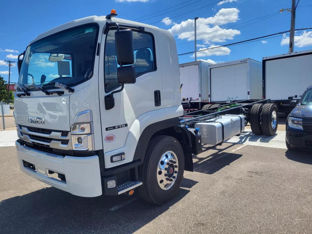 2025 Isuzu Ftr | Photo 2 of 4