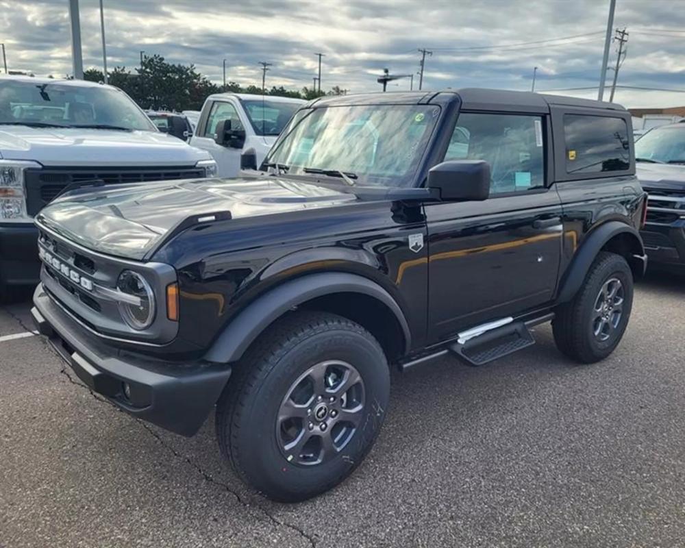 2024 Ford Bronco | Photo 1 of 8