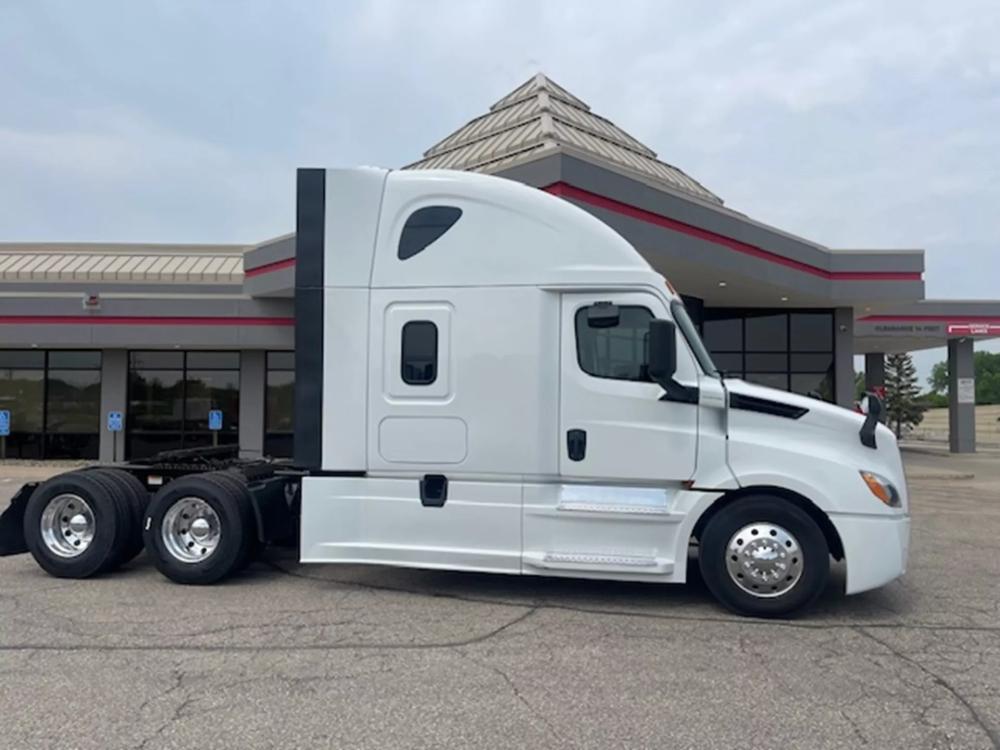 2019 Freightliner Cascadia | Photo 1 of 8