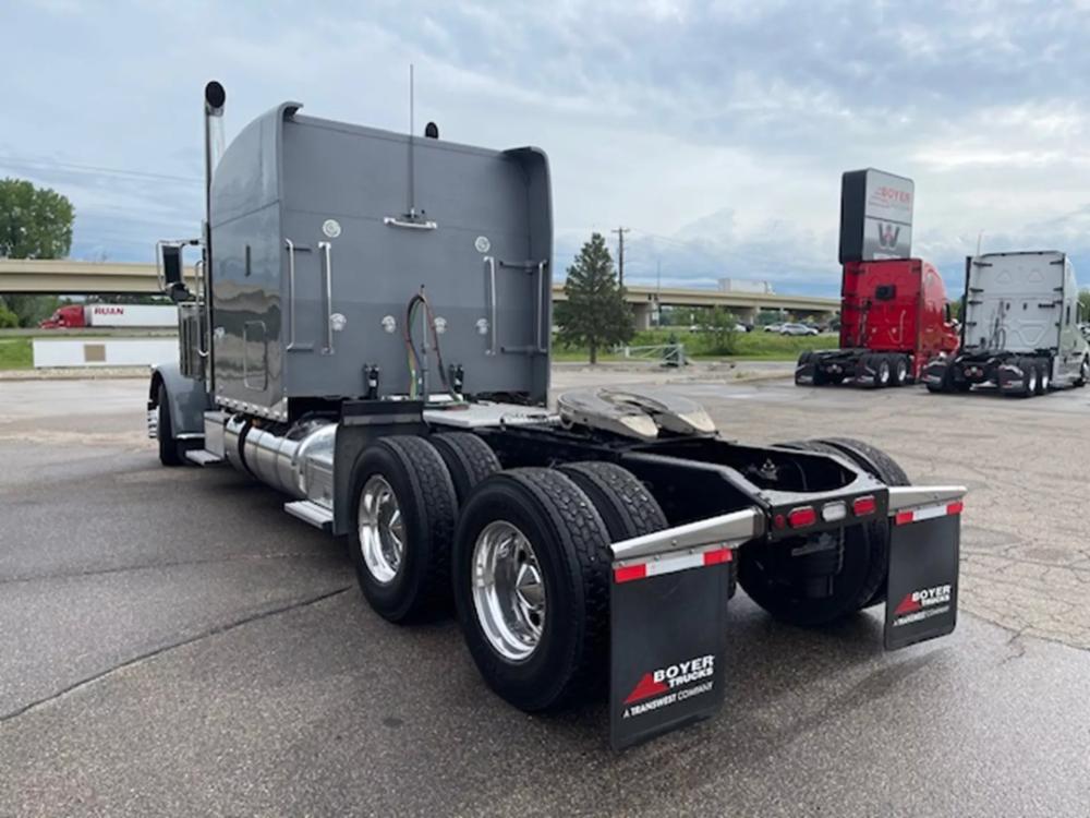 2022 Peterbilt 389 | Photo 5 of 13