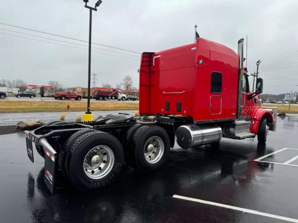 2020 Peterbilt 567 | Photo 5 of 12