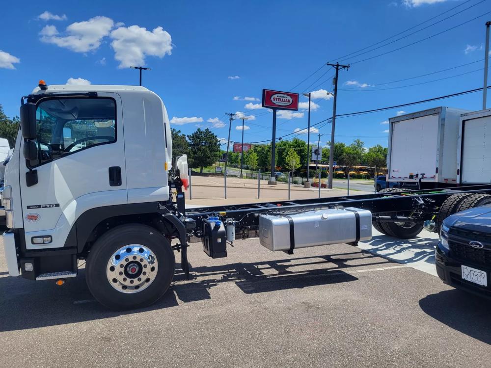 2025 Isuzu Ftr | Photo 3 of 4