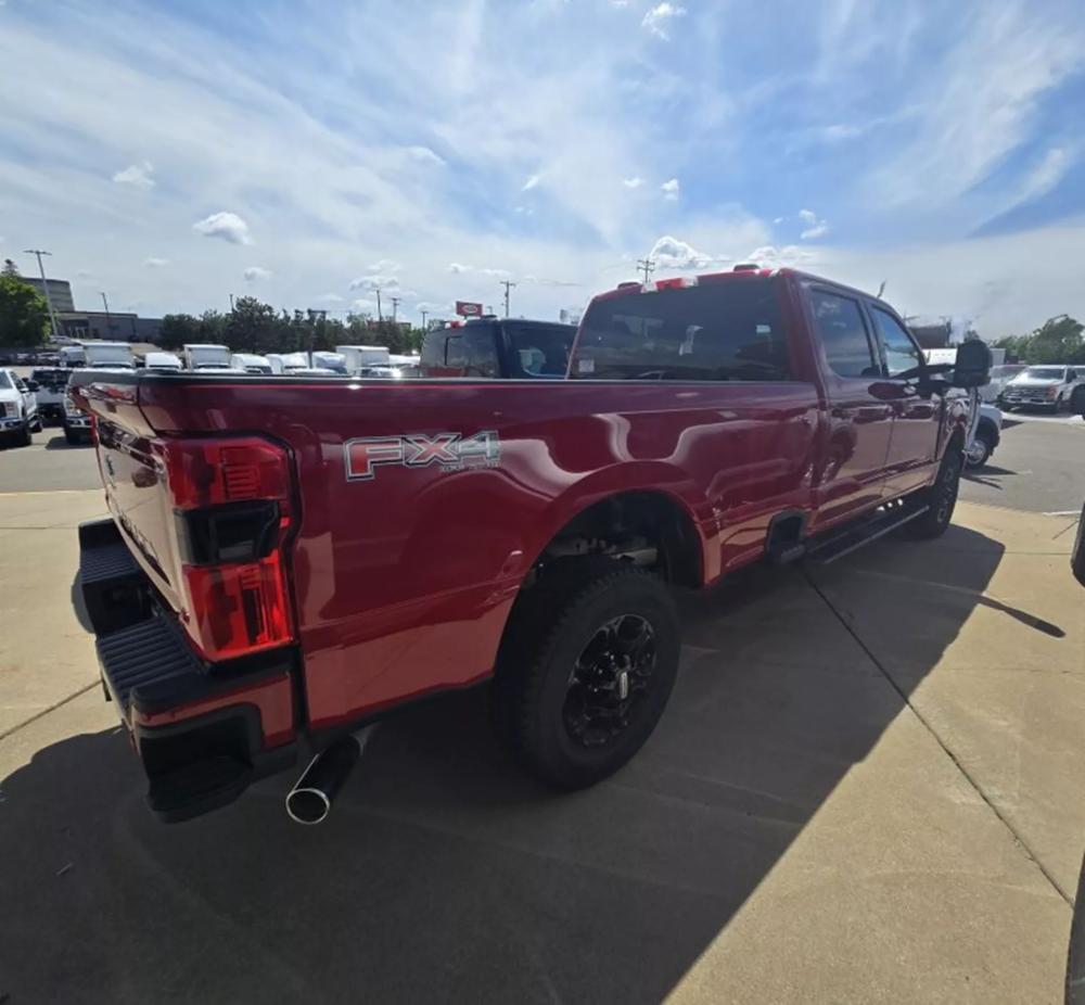 2023 Ford F-250 | Photo 3 of 12