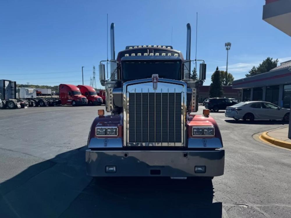 2022 Kenworth W9 Series | Photo 7 of 11